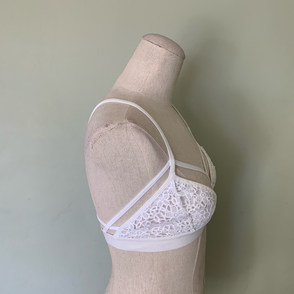 Lace Brallette - Picture 2 of 5